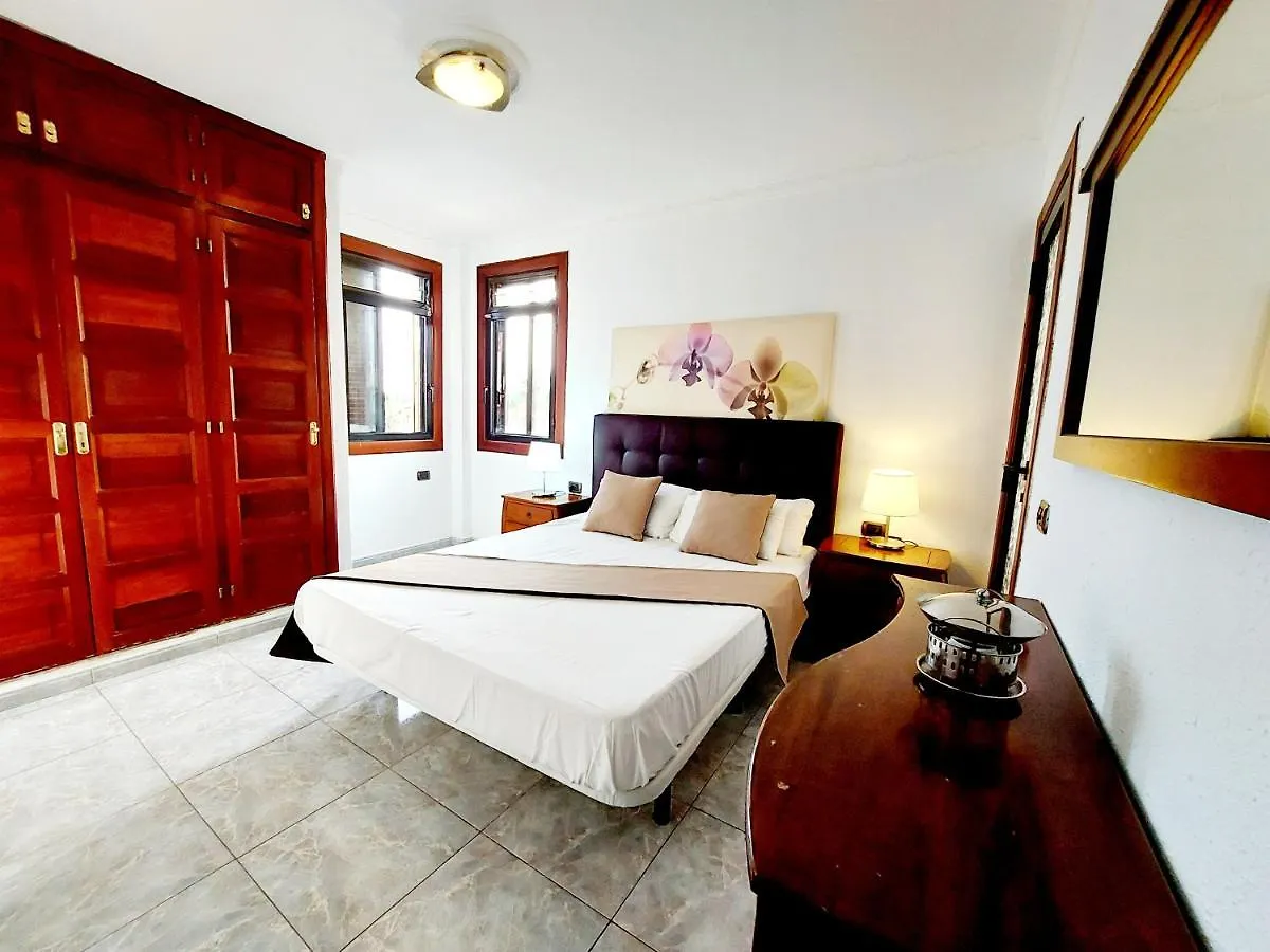 2 Suite Bedrooms Heatedpool Aircon Los Cristianos 洛斯克里斯蒂亚诺斯